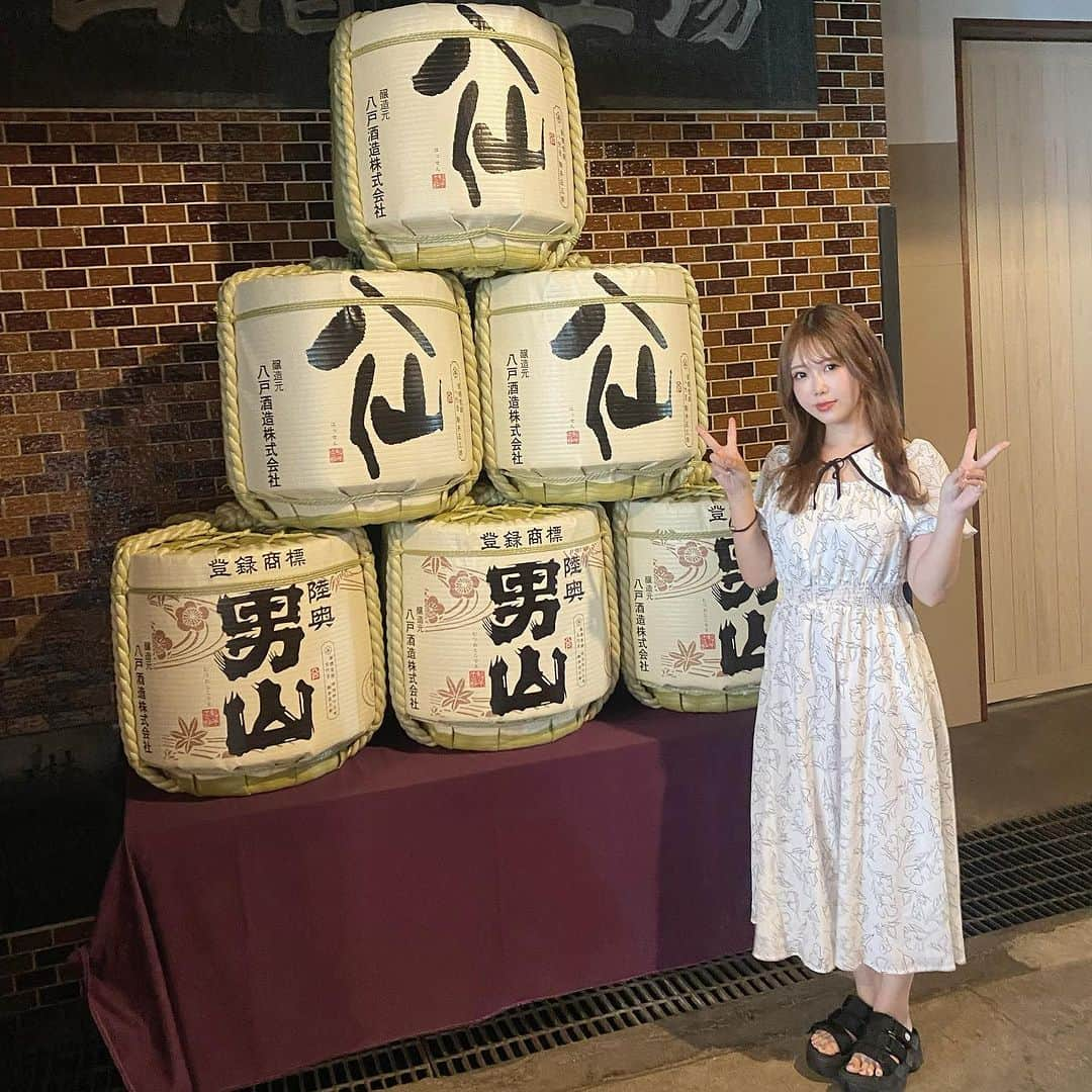 麻倉ひな子さんのインスタグラム写真 - (麻倉ひな子Instagram)「日本酒大好きなのだけど その中でも特に大好きな陸奥八仙を作っている、八戸酒造さんに行ってきました♡ . 酒蔵見学もして、 貯蔵や醸造について学んだり、 貴醸酒とはなにかを知ったり、 試飲をして やっぱおいしいなぁぁぁ♡ 男山もうまいな、、、となったりしていました笑！ . . 自宅用に 夏どぶろっくを購入したのだけど気付いたら無くなってました笑 . . 次は杉玉が緑の時期に行ってみたいなあ♡♡ .  #日本酒 #陸奥八仙  #八戸酒造」8月23日 17時50分 - riotbunny_new