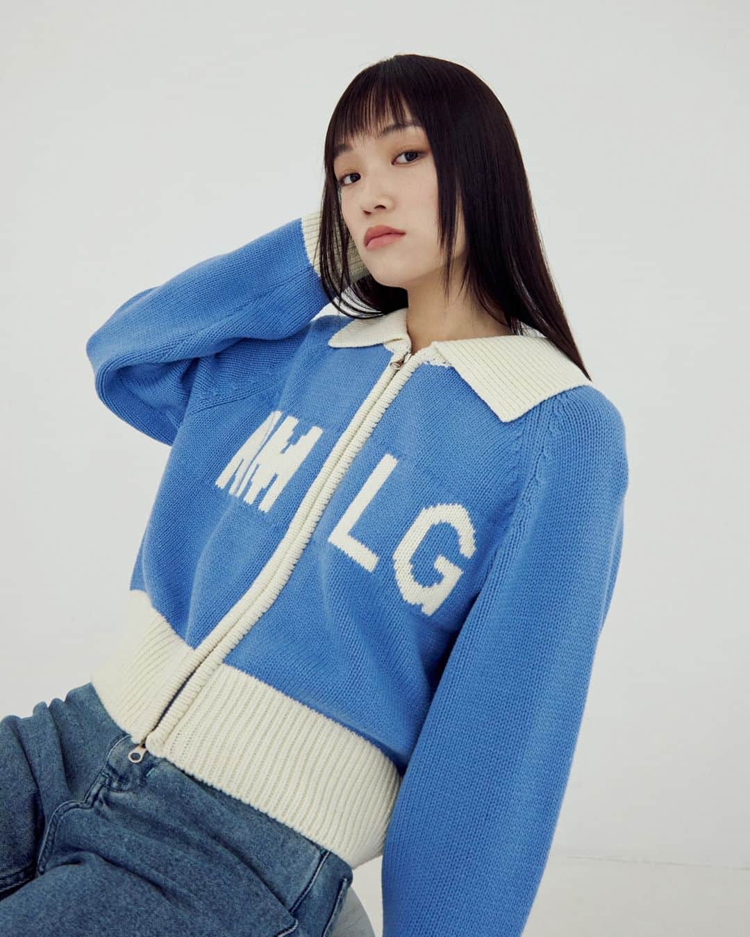 87MMのインスタグラム：「💗  Women Collection Mmlg WOMEN  새롭게 선보이는 여성 컬렉션 ‘Mmlg WOMEN’은 Mmlg만의 여성은 어떤 모습일까를 생각하며 풀어낸 딜리버리입니다. 밝은 컬러 웨이를 기반으로 데일리로 착용하기 좋은 아이템들로 구성되어 여성을 위한 크롭 기장 상의와 아우터, 부츠컷 팬츠 등 새로운 핏을 선보입니다.  23.08.25 (Fri), 12:00  87mm.co.kr」