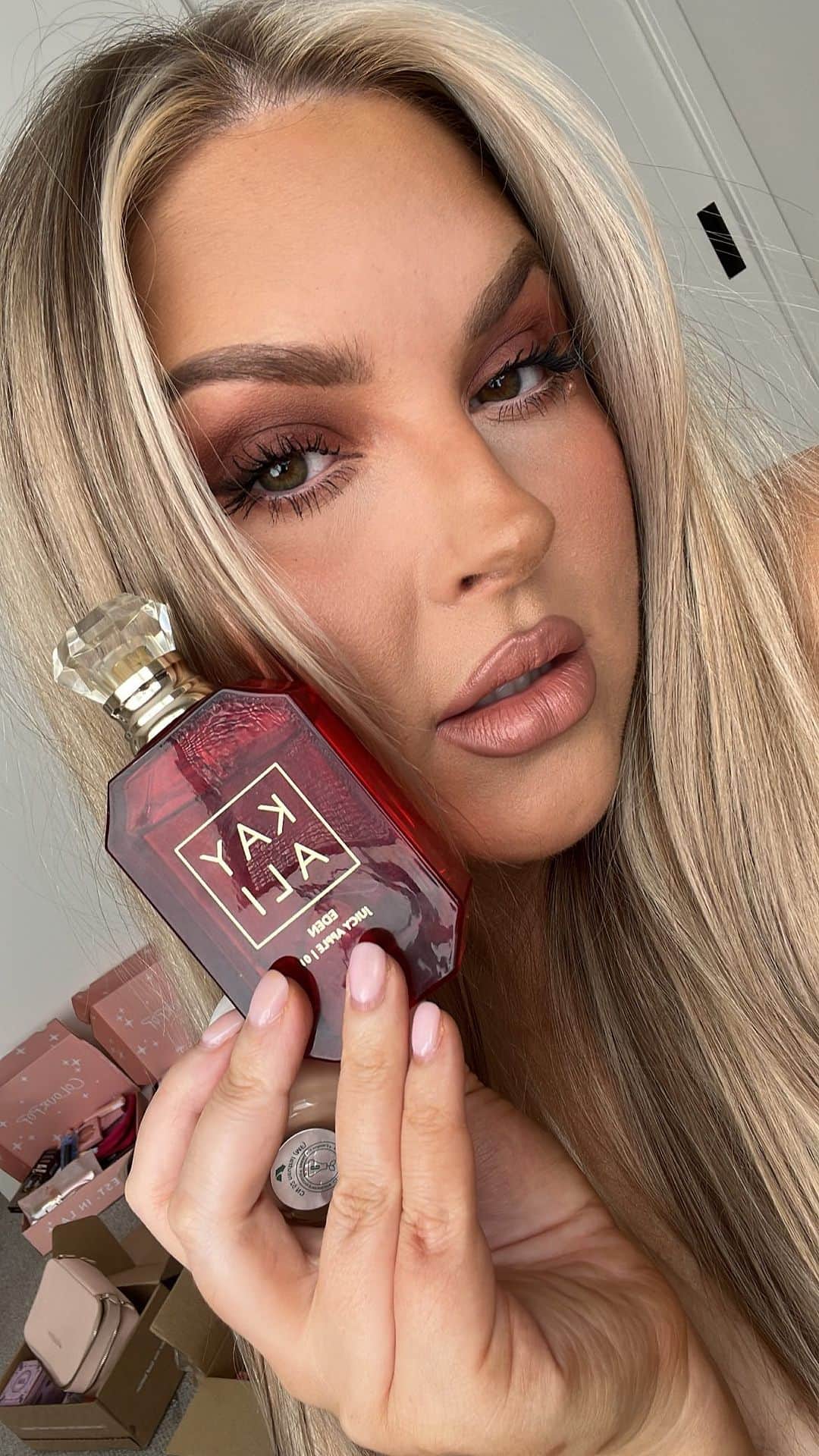 Shannonのインスタグラム：「Four beauty items you need to try 💗👀 lemme know what your current must have beauty item is pls」