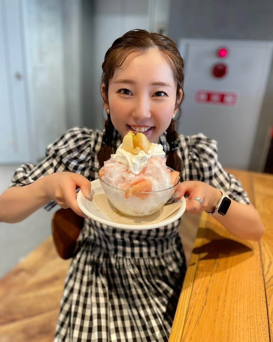 木下望のインスタグラム：「・ ・ 午後もファイト〜💪 かき氷たべたいね🍧🍑」