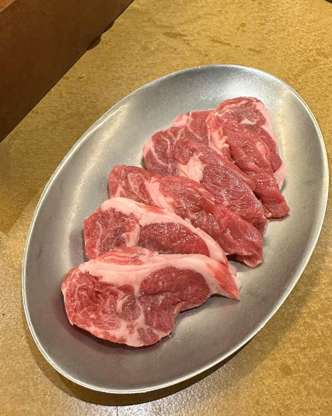 佐野恭平さんのインスタグラム写真 - (佐野恭平Instagram)「こないだ行ったジンギスカン！スイカ系の飲み物あるとついつい頼んでしまう！オシャレな感じだし煙モクモク系のジンギスカンじゃないから、臭いとかつかないね、つって、帰宅したら普通に臭いは割とついてたよね。  #成吉思男 #渋谷ごはん #ジンギスカン」8月23日 12時53分 - kyoheisano