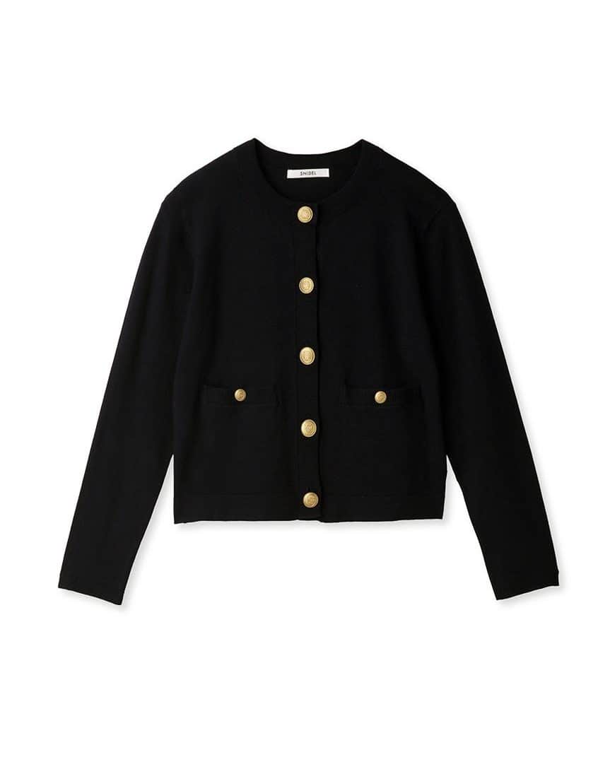snidelさんのインスタグラム写真 - (snidelInstagram)「【New Arrival】本週上架！ 經典法式針織外套，加入精緻的金屬鈕釦，不僅可以當外套，也可以扣上釦子當上衣穿著！  金扣針織外套 SWNT234304 Color : BORDER GRN IVR NVY Size: F  @usagionline_hk 網店限定 ━━━━━━━━━━━━━━ \ USAGI ONLINE 網店優惠/ ✨ SUMMER FINAL SALE All 50%OFF(優惠至31 AUG 23:59) *For S/S items ✨精選家居服1件7折  Link in Bio ✨  #SNIDEL #SNIDELhk  #autumn  #top #sweater #上衣」8月23日 13時02分 - snidelhk