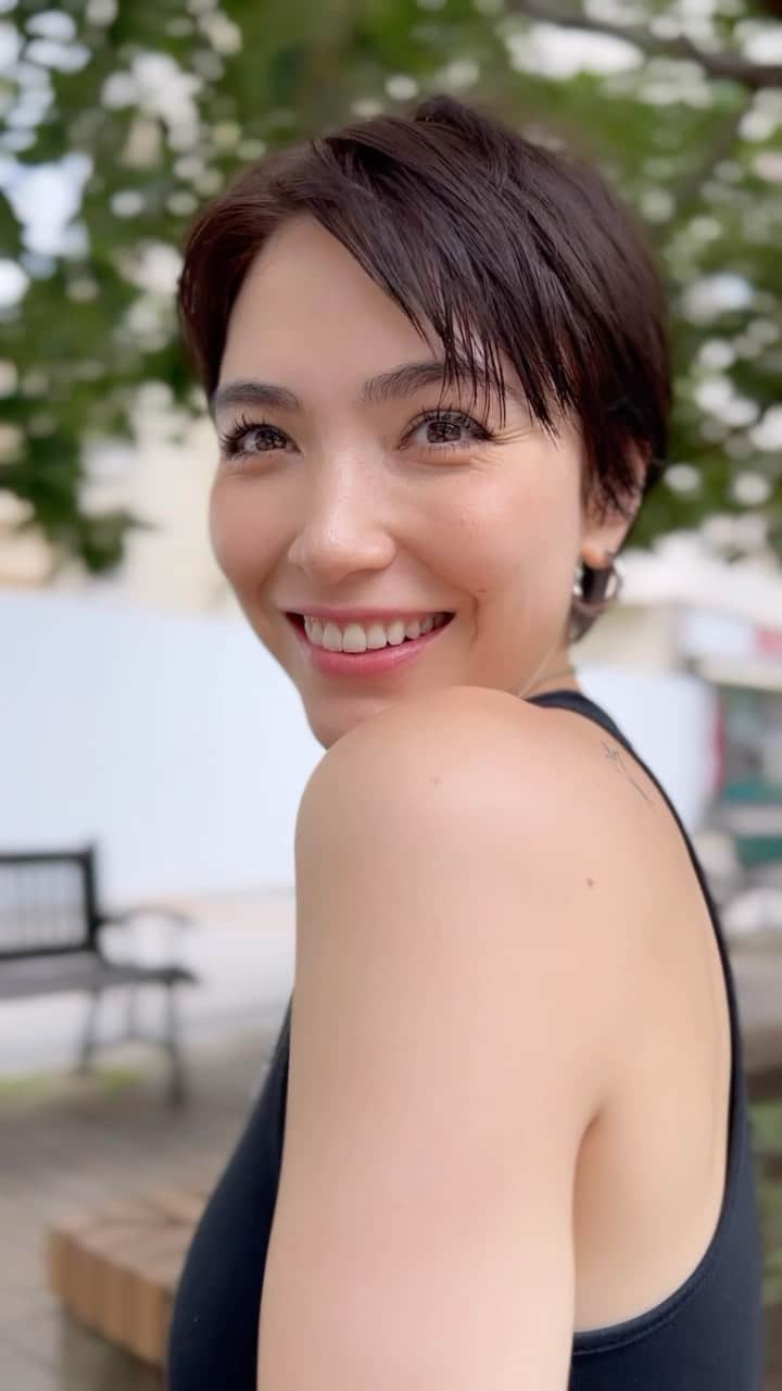 ダンシーシャノン美沙のインスタグラム：「風の時代🌪️✨自分のやりたいことやろ🥳  自分の今のループから抜け出すには 考える順番を変えなきゃいけない  やってみて初めて新たな扉が 開かれるから怖くてもチャレンジ🕊️✨  私も全然怖いことだらけだけど この世はゲームだと思って 不安も恐怖も幻で 頭の勘違いだったりするから 大丈夫🌈  自分の思考が変わらないと ずっと変なものを引き寄せるから 脳内を変えるのがいちばんの 幸せへの近道🌞  流れを自分で変えないと 綺麗な本当に自分が見たい世界は 見えないから🕊️  なんとかするし なんとかなる  変化の時に未知の流れだとしても その流れに乗るか乗らないか🚗🌈  後悔だけはしないように🕊️💫  今日もいい選択を😉✨  #マインド #マインドフルネス #ポジティブ #考え方  #瞑想 #引き寄せの法則 #アファメーション #ヒーラー #ヴィパッサナー瞑想 #結構ハッピーな人」