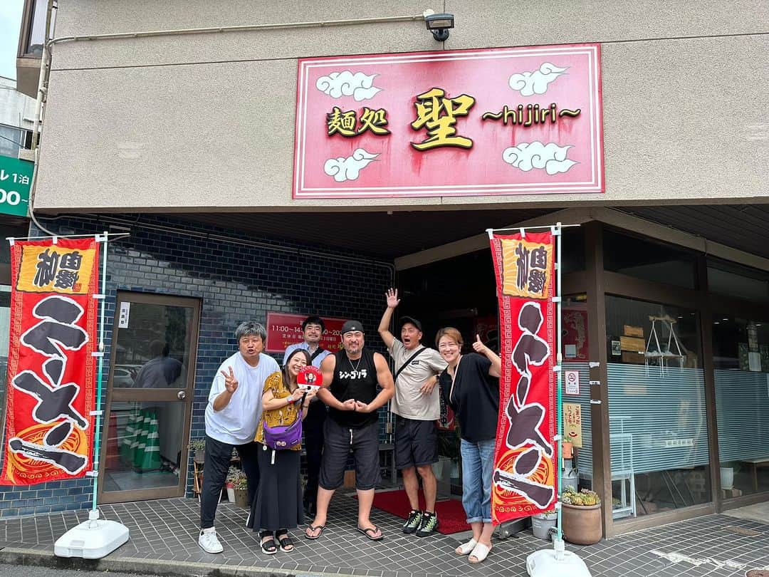 大谷ノブ彦のインスタグラム：「ラーメン聖 にやってきた！！！ 激美味  やっぱり 大分県佐伯の 佐伯ラーメン最強  人気YouTuber 佐伯の発信し続ける 内田 尚吾さんも 急遽誘って すぐくる ウッチー社長最高  佐伯の未来について 語った  マジでみんな 佐伯来たらいいよ  漫才やDJで日本中行って どこも好きだけど やっぱり佐伯が 一番やと思う  あととても 個性的なのよ 味も人も  ウチダチャンネル ラーメン聖  https://youtu.be/du8ViYbWdr8  #佐伯ラーメン #ダイノジ #ウッチー社長 #ウチダチャンネル #DJKAMIKAZE #ラーメン聖 #ぽんず」