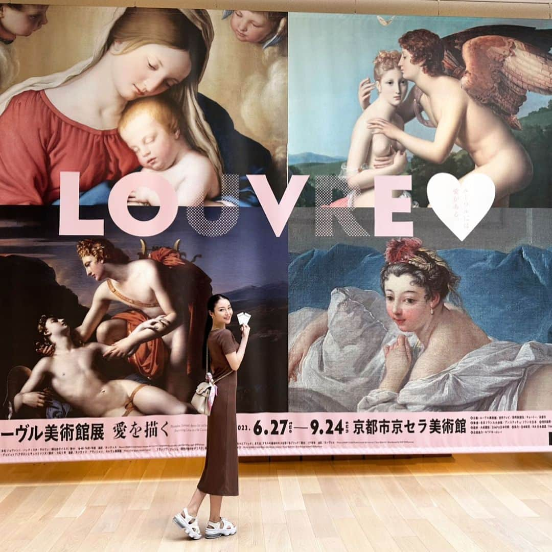 赤嶺紗羅さんのインスタグラム写真 - (赤嶺紗羅Instagram)「LOUVRE♥️ ルーブル美術館展🎨愛を描く 　 　 フランス🇫🇷行きたい欲が更に増した〜 美しいモノで五感が喜ぶ瞬間好き🫶 　 @kyotocitykyoceramuseum」8月23日 13時18分 - sara_am_0113