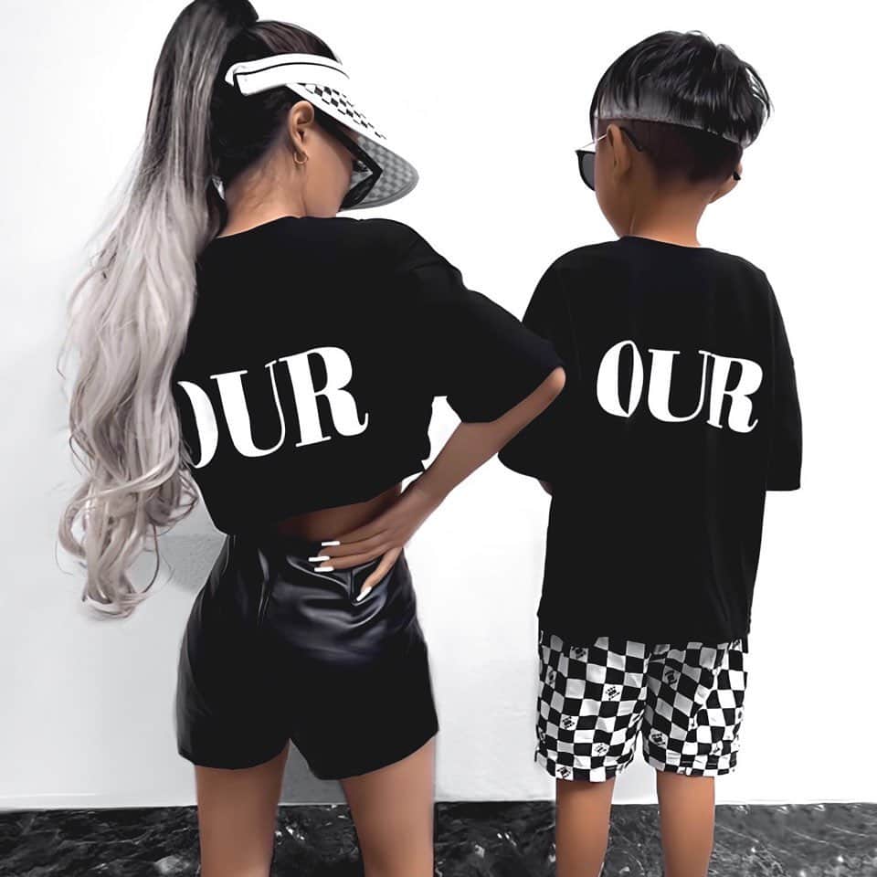 のインスタグラム：「_ 今回の親子リンクは　@lindaxsonrisa のTee🖤 韓国ブランドとのコラボTシャツらしいよ❕ シンプルかつラフで着やすくてよい✌🏽🖤」