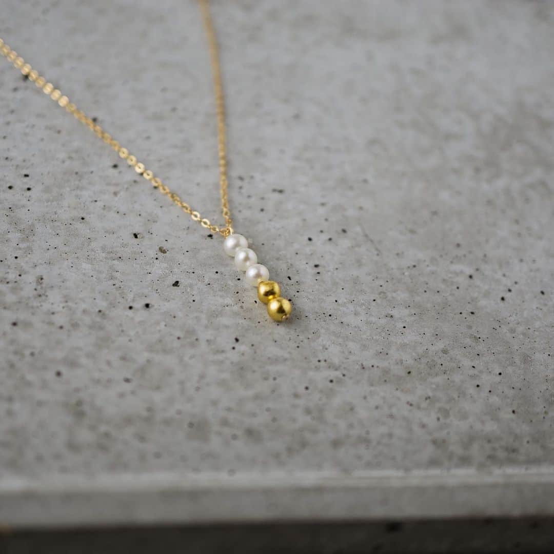 mai_smoothieのインスタグラム：「「月の道」necklace  Gold leaf × pearl」