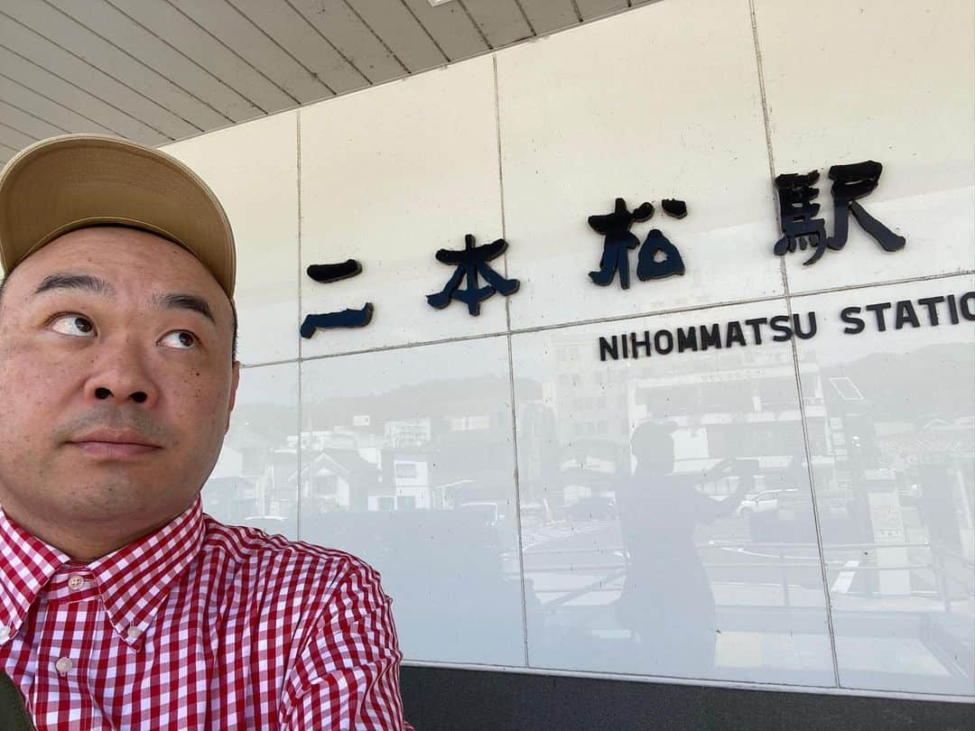 かねきよ勝則さんのインスタグラム写真 - (かねきよ勝則Instagram)「福島県二本松へ。  若武者本店さんへ行って来ました！ 4年振りの訪問。 浅草にもあるお店なんですが、本店にしかない「濃厚豚骨魚介辛肉味噌ラーメン」を頂きました！ 食べ応え抜群ガッツリ系でめちゃくちゃ美味しかった😋  やなぎやさんも寄ろうと思ったけど、残念ながらお休みでした😢  #福島県 #二本松 #若武者 #濃厚豚骨魚介辛肉味噌ラーメン #やなぎや #新宿カウボーイ #かねきよ」8月23日 13時57分 - shinjyukucowboy_kanekiyo