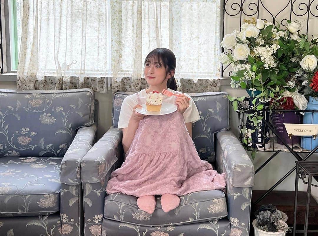 向井葉月のインスタグラム：「お誕生日をお祝いしていただきました👼🏻✨  本日8/23発売のアップトゥーボーイさんです🎀 是非ご覧になってください♪  #乃木坂46 #向井葉月 #アップトゥボーイ」