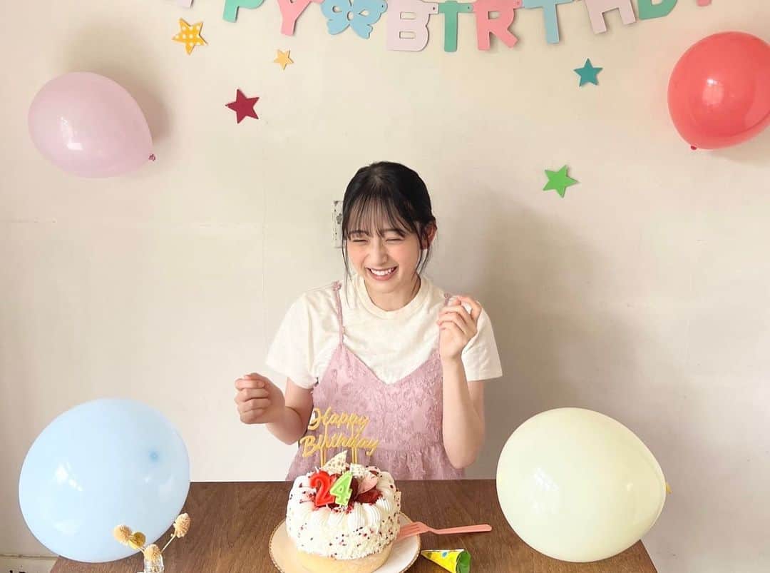 向井葉月さんのインスタグラム写真 - (向井葉月Instagram)「お誕生日をお祝いしていただきました👼🏻✨  本日8/23発売のアップトゥーボーイさんです🎀 是非ご覧になってください♪  #乃木坂46 #向井葉月 #アップトゥボーイ」8月23日 14時00分 - hazuki.p3.official