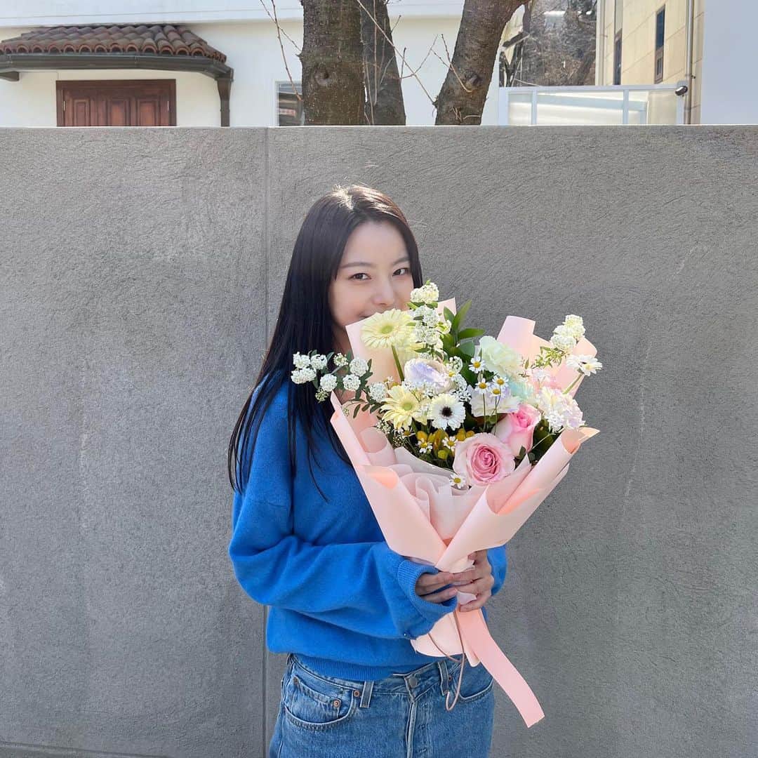 VASTエンターテイメントのインスタグラム：「[VAST MAKING]  굿바이 김은미🩵  드라마 <남남>의 종영을 맞아, 선물 같은 이현배우의 메이킹을 공개해 보아요🙌🏻  #어린은미_그자체였던_이현배우 #앞으로도_많관부_많사부 #박이현 #PARKEHYUN #남남 #김은미 #VASTMAKING」