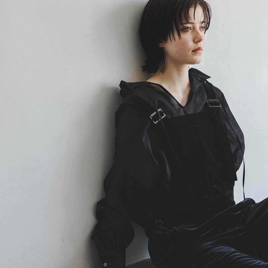 ENCHAINEMENT/mignonさんのインスタグラム写真 - (ENCHAINEMENT/mignonInstagram)「-New Arrival-  Loan Gathered Blouse  上質な綿糸を使用したローンのギャザーブラウス。クラシックで分量感のあるボリュームブラウスは秋のカラーで、暑い時期はインナータンクトップで軽く、晩夏はハイネックタートルを重ねてどんなボトムにもあわせやすい1枚にしました。  #enchainement #アンシェヌマン #ギャザーブラウス #ブラウス #2023aw」8月23日 14時16分 - enchainement_official