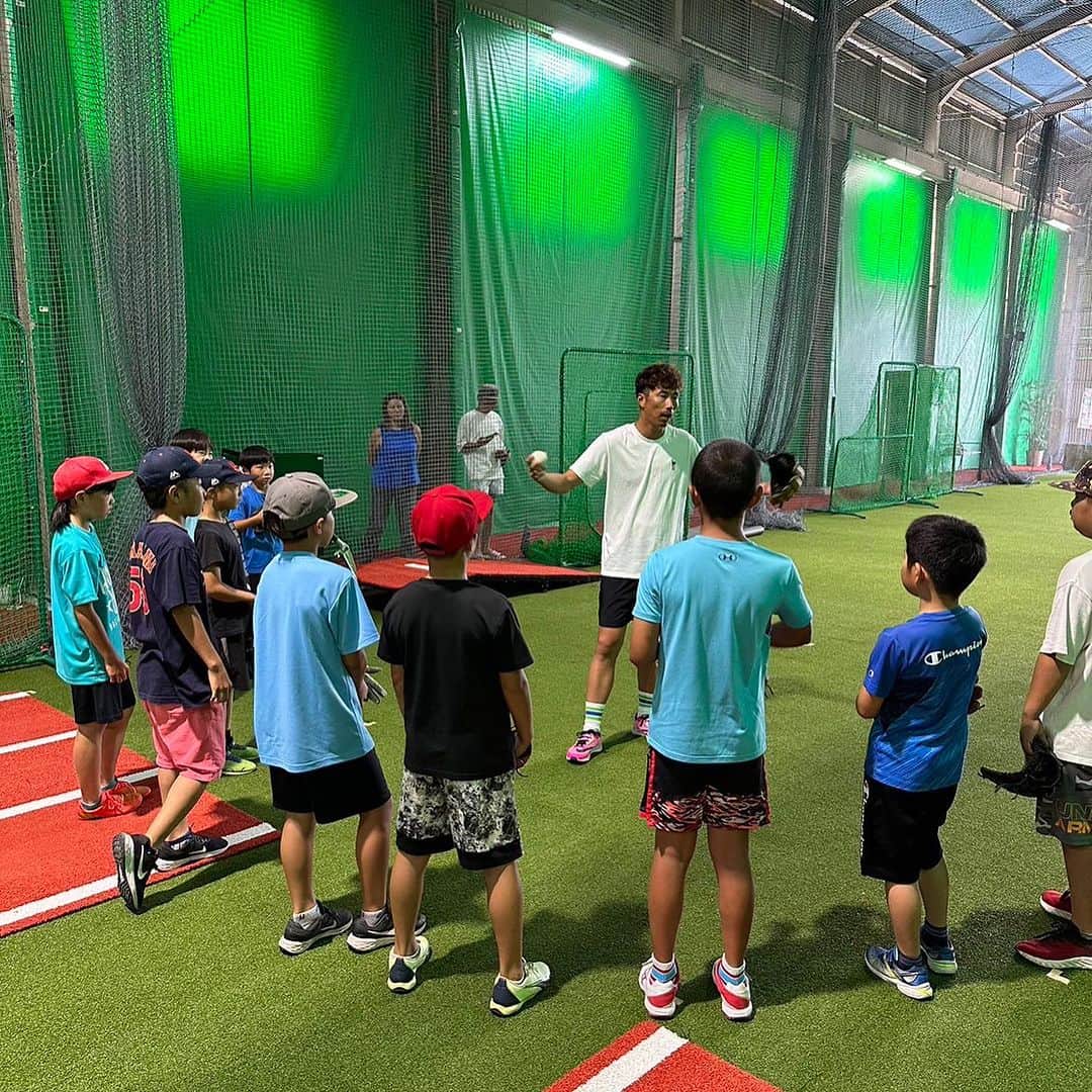 上田剛史のインスタグラム：「本日は @raycombase_cafe さんで野球教室⚾️ 将来が楽しみな子達ばかりで楽しい1日でした💪  夏休みにもかかわらず来てくれた野球少年達ありがとう🙇‍♂️  また定期的に開催したいと思いますので皆様宜しくお願い致します👆  #野球教室 #野球スクール #上田剛史」