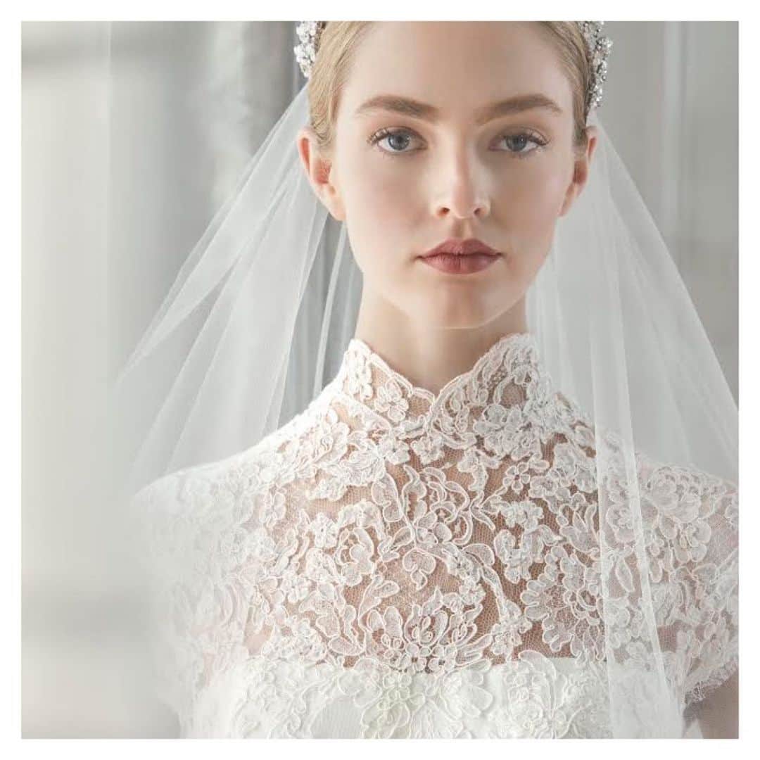 NOVARESE Dress Officialのインスタグラム：「⁡ Sareh Nouriがノバレーゼのためにデザインするドレスは、世界中でも「ここ」でしか出会えないスペシャルなドレス アランソンレースのハイネックにキャップスリーブ、シルクファイユのスカートは、裾がゆるやかに広がるフレアのデザインです  お問い合わせは、お近くのノバレーゼまで ⁡ Dress: Savoca (Sareh Nouri for Novarese) @sarehnouri @novaresewedding  ⁡ #ノバレーゼウエディング #ノバレーゼ #ノバレーゼドレス #プレ花嫁 #東京花嫁 #関西花嫁 #名古屋花嫁 #広島花嫁 #福岡花嫁 #ウエディングドレス #ノバレーゼ花嫁 #novaresewedding #novarese #sarehnourifornovarese #novareseexclusive」