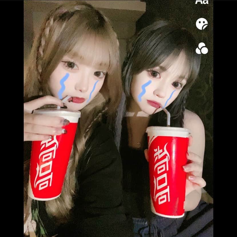 のインスタグラム：「. 永遠2人でふざけて笑い死にそうになって ほんまにチ‼️ル‼️て感じなのヨ そんで意味わからんものばっかお揃いにして お腹すいたら2人とも無言ででも食べたらばか元気なって コスメいっぱい買っちゃってお菓子食べて 一緒にお風呂でバスボムして、バイバイするの超寂しかったし とりあえずほんまに同棲しよかルカさん(^O^)!」