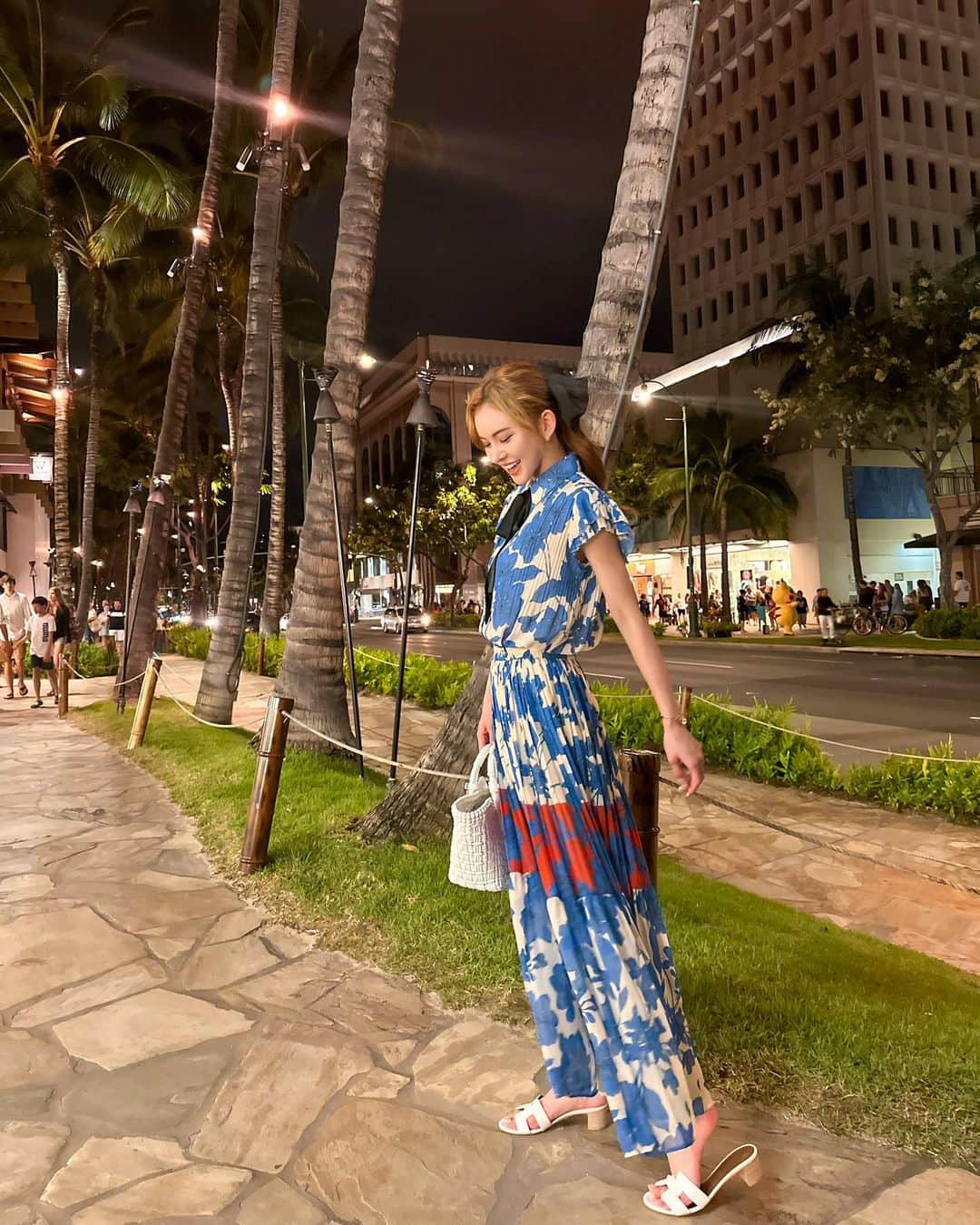 カレンさんのインスタグラム写真 - (カレンInstagram)「夏のしふく🐬🏝️🩵  痩せて二の腕出せるようになった😂  #Hawaii #Honolulu #ダブルスタンダード」8月23日 14時32分 - cjd_karen