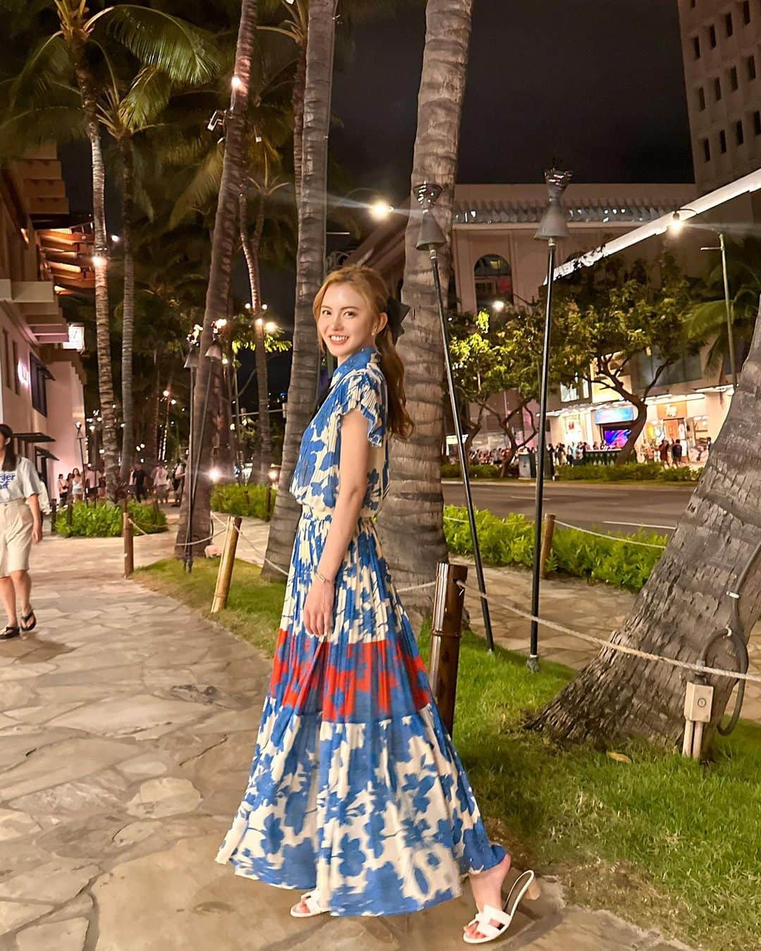 のインスタグラム：「夏のしふく🐬🏝️🩵  痩せて二の腕出せるようになった😂  #Hawaii #Honolulu #ダブルスタンダード」