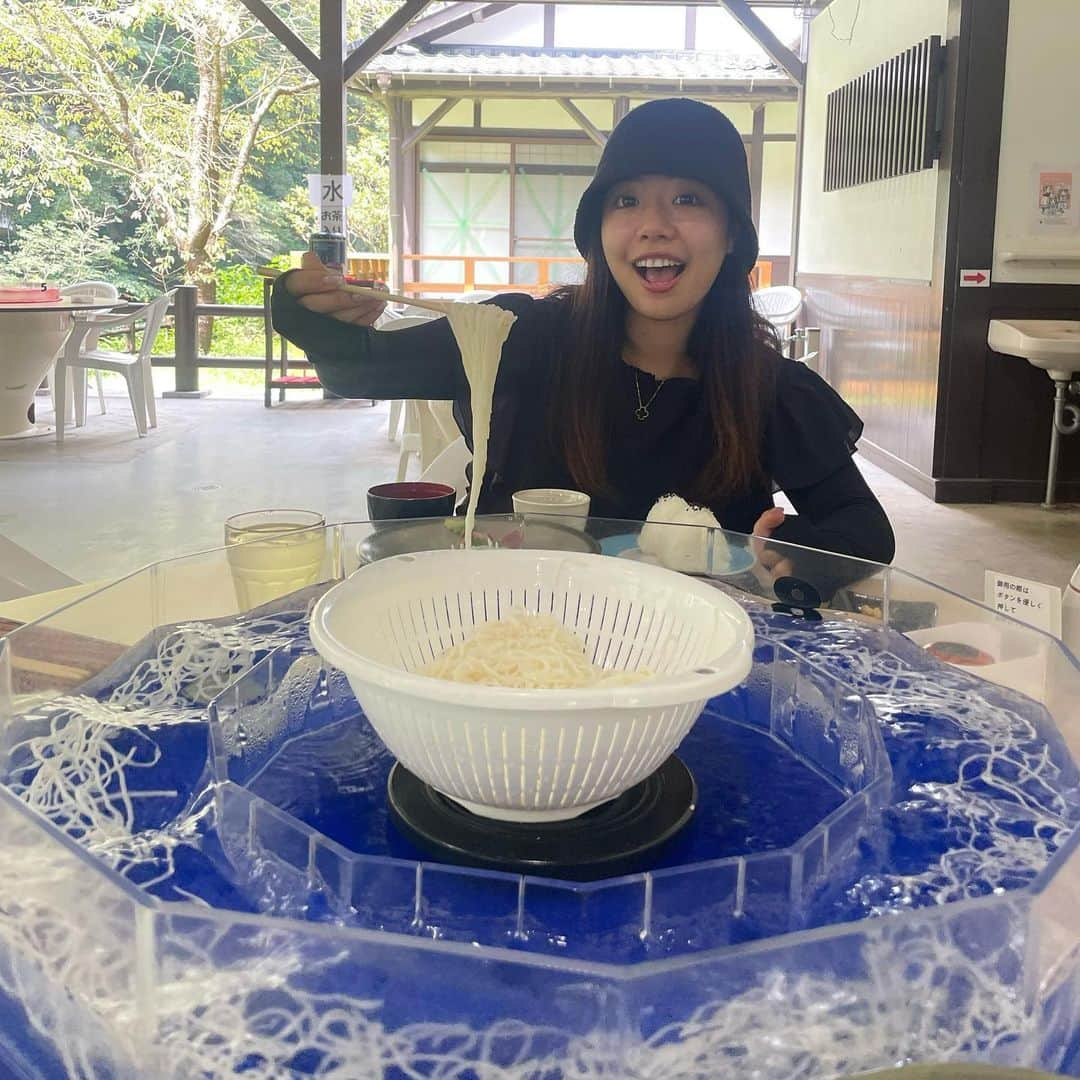 亀田姫月さんのインスタグラム写真 - (亀田姫月Instagram)「自然の中でそうめん流し! 目の前に滝があってマイナスイオン凄すぎて髪の毛うねったww 夏らしい事できて満足!!」8月23日 14時45分 - himechan333