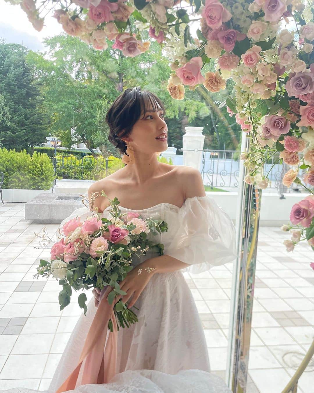 奥村真友里さんのインスタグラム写真 - (奥村真友里Instagram)「@bestbridal.jp さんの撮影で仙台へ💐  オフショットたくさん撮って下さいました🫶うれしい🥹  #bestbridal #仙台アートグレイス」8月23日 14時40分 - mayuri_okumura