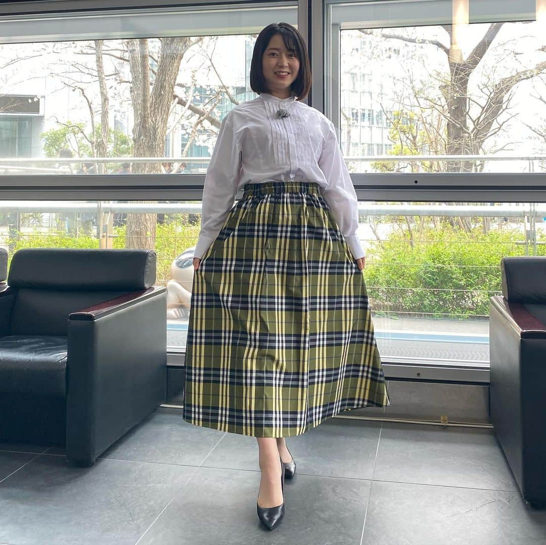 宮崎由衣子のインスタグラム：「2023.3.27(月) #日本テレビ 「  #バゲット 」 @baguette_ntv  #衣装  @nanouniverse_official さま #nanouniverse  #ナノユニバース   ★ #コーディネート　→　#スタイリスト　さま ★ #ヘアアレンジ　→　#日テレ　#ヘアメイク　さま  #気象予報士  #お天気キャスター #153cm  #低身長コーデ　　　 #今日の服　#今日のコーデ　#大人コーデ #今日の衣装　#テレビ衣装　#衣装提供 #ミディアムヘア  #ミディアムヘアアレンジ #くせ毛　 　 #japanese #ootd #weatheranchor  #기상캐스터　#氣象主播  超時間差投稿失礼しました💦」