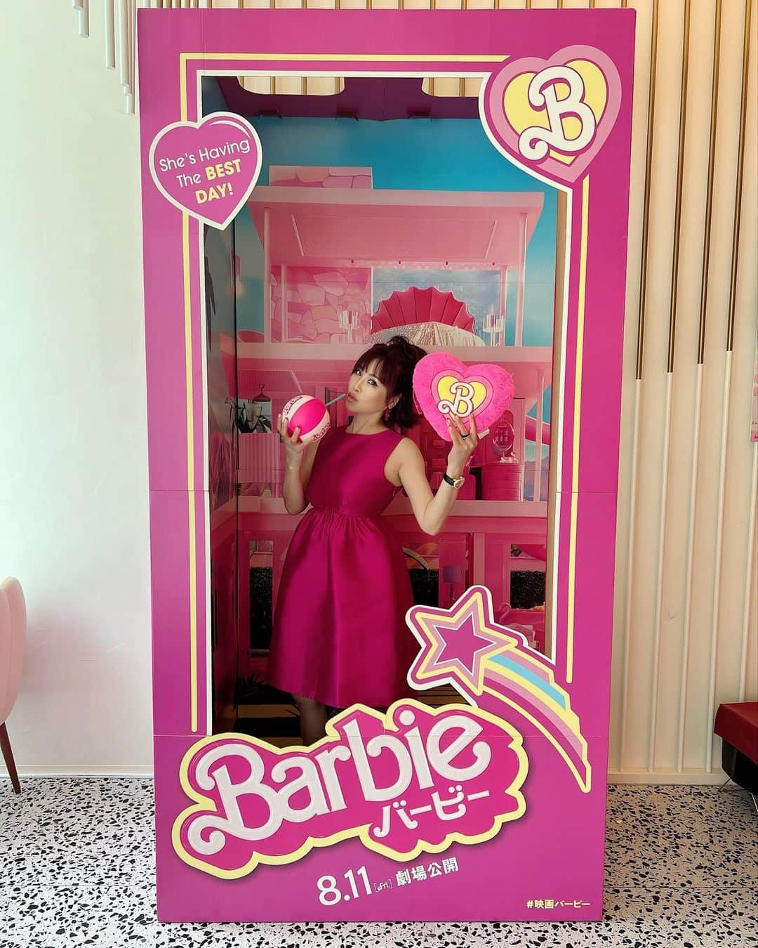 マッキーーーさんのインスタグラム写真 - (マッキーーーInstagram)「MakiBarbie🩷どう？ 店内も可愛いしスイーツも美味しかった🍰 #バービー #バービー人形になってみた #アフタヌーンティー #barbie  #barbiedollcake」8月23日 14時58分 - g_dramaki_