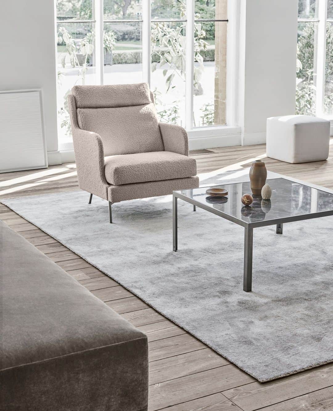 eilersenのインスタグラム：「The Funen lounge chair designed by Pierre Sindre upholstered in Curl 07 and paired with the Frame table in a stunning Scandivian-style living room, we could move right in - how about you?⁠ ⁠ ⁠ ⁠ #eilersen #eilersenfurniture #myeilersen #enjoyaneilersen  #jensjuuleilersen #funen #pierresindre #homedecor #sofa #danishdesign #inredning #finahem #interiorlovers #interiordesign #modernliving #minimalism #nordiskehjem #nordicinspiration #nordicliving #craftsmanship #boligindretning #designinterior #livingroominspo #boliginspiration  #hemindredning #schönerwohnen #nordicminimalism #designinspiration #throughgenerations」