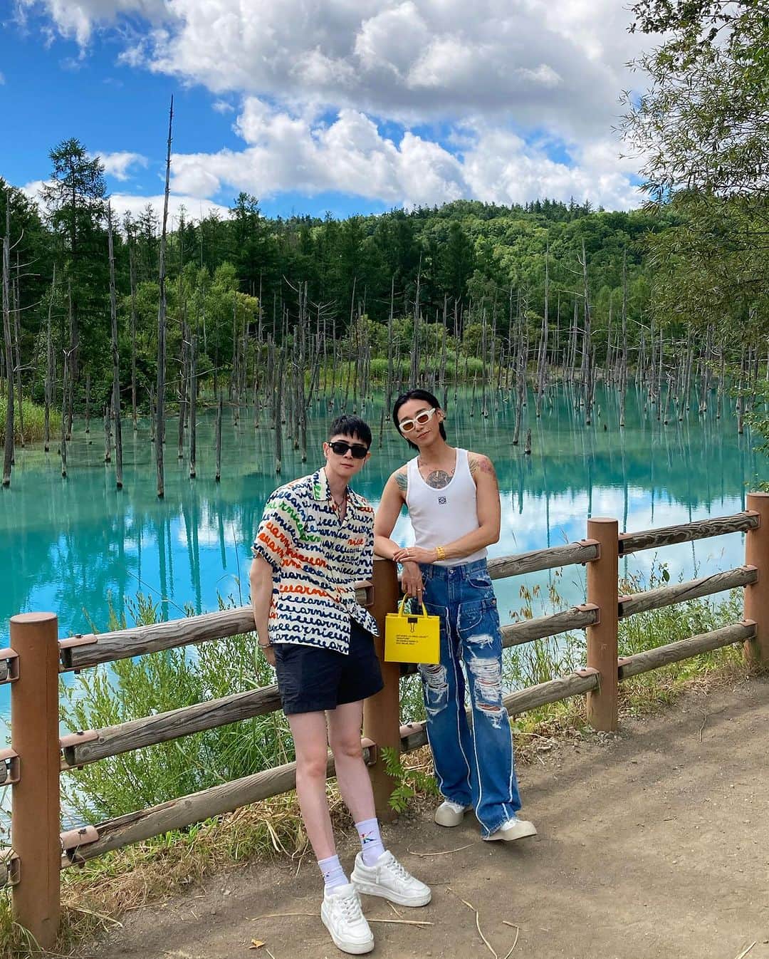 タイキさんのインスタグラム写真 - (タイキInstagram)「@noah_bbb が行きたがっていた念願の青い池と富良野に両親と行ってきました🪻」8月23日 15時01分 - taiki_jp