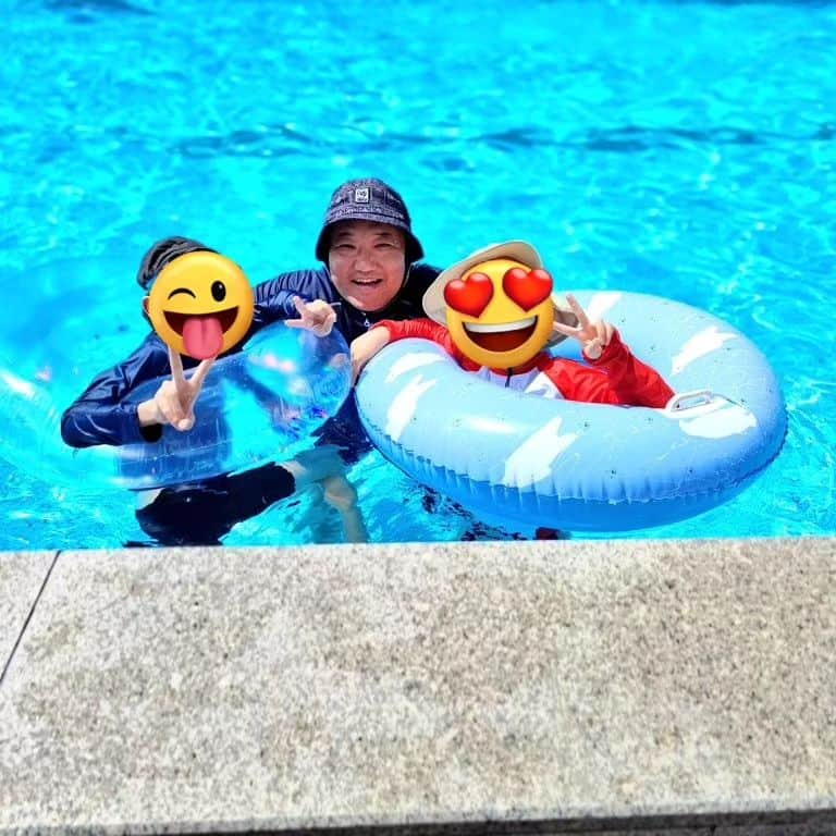 烏川耕一のインスタグラム：「夏の思い出🌞 毎年恒例になりつつある淡路島は夢泉景さんへ家族旅行！ 前日は台風、帰りの日は雨😭 でも到着日だけ晴れて、うちの家族は何か持ってる😍 初めて入った『CHEESE & PIZZA WORKS AWAJISHIMA』チーズもピザも美味しかった👍 露天風呂から大きく見えるはずの日の出だけは三連敗😭 次こそは😚  #烏川耕一　#よしもと新喜劇　#ひょっとこ　#淡路島　#夢泉景　#行った日だけ晴れた　#家族旅行」