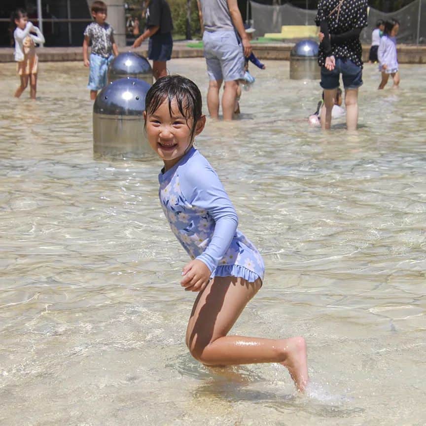 愛知県田原市のインスタグラム：「* Great weather for water splash!!  #水遊び には最高な日！ まだまだ暑くてぐったりしちゃうけど #水遊び で暑さを吹き飛ばそう！  * #たはら暮らし * #渥美半島#田原市#田原#伊良湖岬#伊良湖#赤羽根#はなのき広場 #tahara#irago#akabane #サーフィン#surfing#田舎暮らし#日々の暮らし#休日の過ごし方#スローライフ#instagramjaran#igersjp#scenic_jp#菜の花浪漫街道」