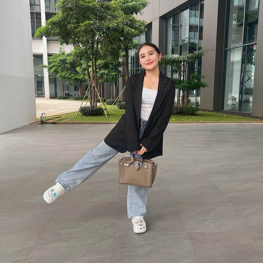 Prilly Latuconsinaのインスタグラム：「Jibbitzku gemes! 😋」