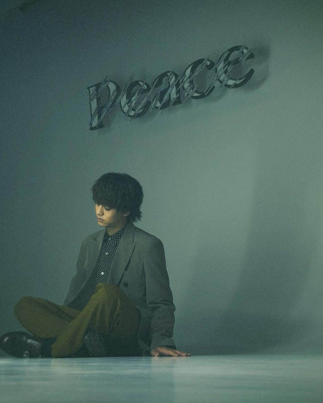 のインスタグラム：「⁡ ⁡ #Another_KP_Shooting #ピース_グッズ #KingandPrince」