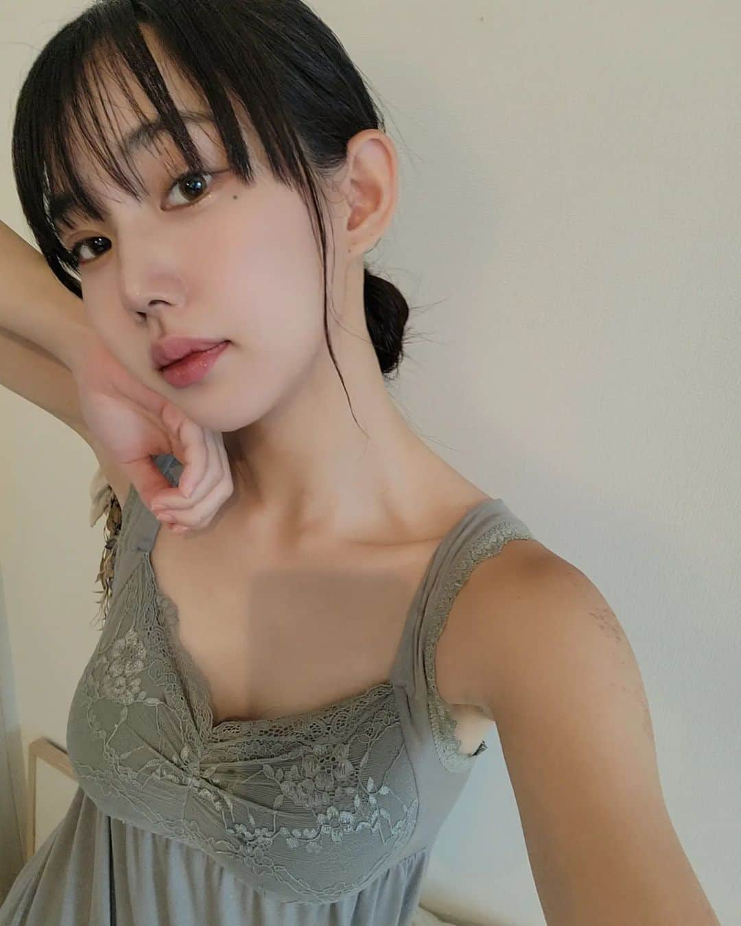 保坂玲奈さんのインスタグラム写真 - (保坂玲奈Instagram)「夏の部屋着🫰 ⁡お仕事で使わせてもらってから⁡ ⁡ずっとお気に入りのルームウェア一体型ナイトブラ⁡ ⁡⁡ ⁡新しい色味も買い足した🫶⁡⁡ ⁡脚はメディキュット🦵 ⁡⁡ ⁡⁡ ⁡#楽天ルームに載せてます #ルームウェア#ナイトブラ」8月23日 15時34分 - __renao_0707