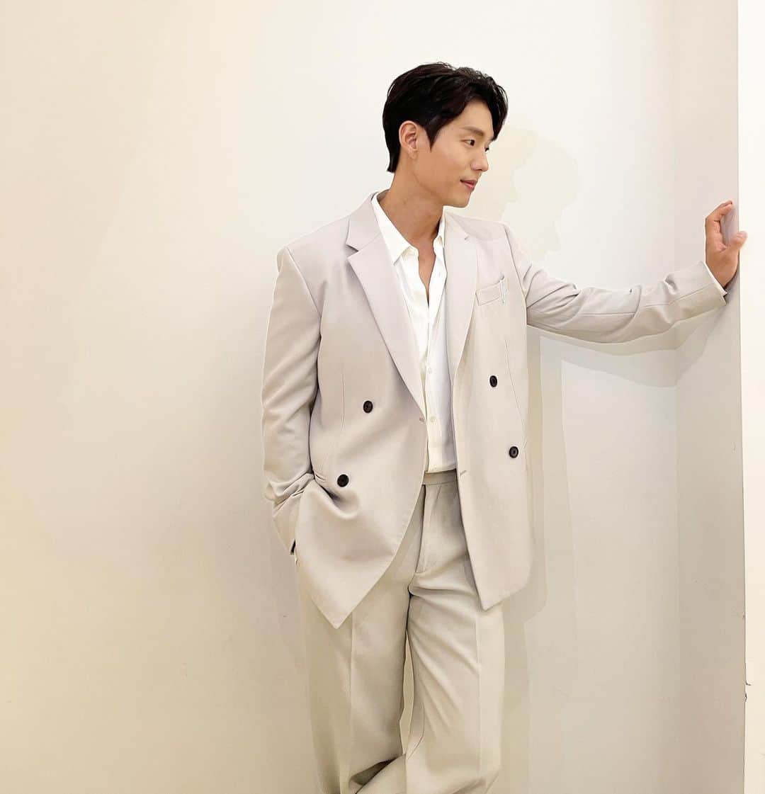 のインスタグラム：「드디어 오늘!!!!!!! JTBC 이연애는 불가항력 !!!  좀있다 뵙겠습니다 🙇🏻‍♂️」