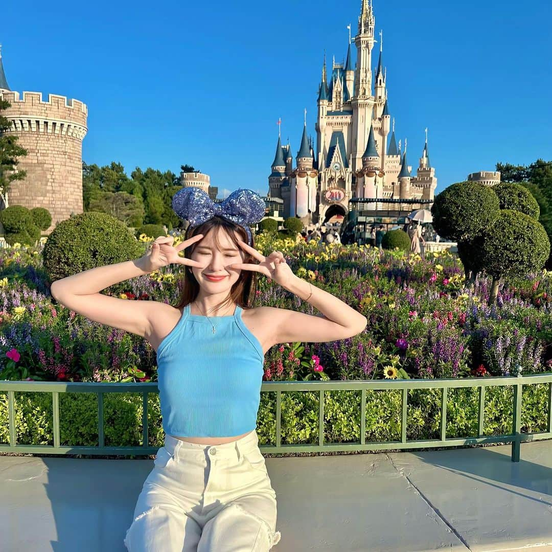 璃子さんのインスタグラム写真 - (璃子Instagram)「夏終わっちゃうのさみしい…🌻 #夏ディズニー#disneyland」8月23日 15時46分 - ricopiiine