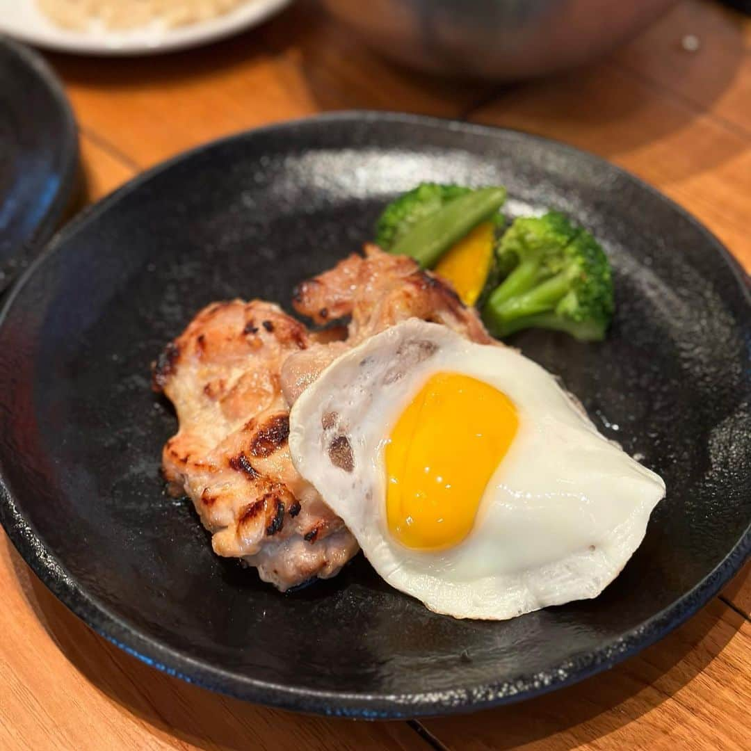 吉川ちかさんのインスタグラム写真 - (吉川ちかInstagram)「ダイエット中に 凄く助かるお店「筋肉食堂」 最近夫婦ではまってる🤣🩷  ダイエット中でも 罪悪感無いしとにかく 料理も美味しい☺️🩷 特に塩麹チキンがお気に入り！  出前もあるし お店もよく行ってるよ👏💕 引き続きダイエット頑張ります！  #筋肉食堂#筋肉食堂渋谷店#塩麹チキン#たんぱく質#ダイエット#ダイエット生活」8月23日 15時39分 - yoshikawachika_1116