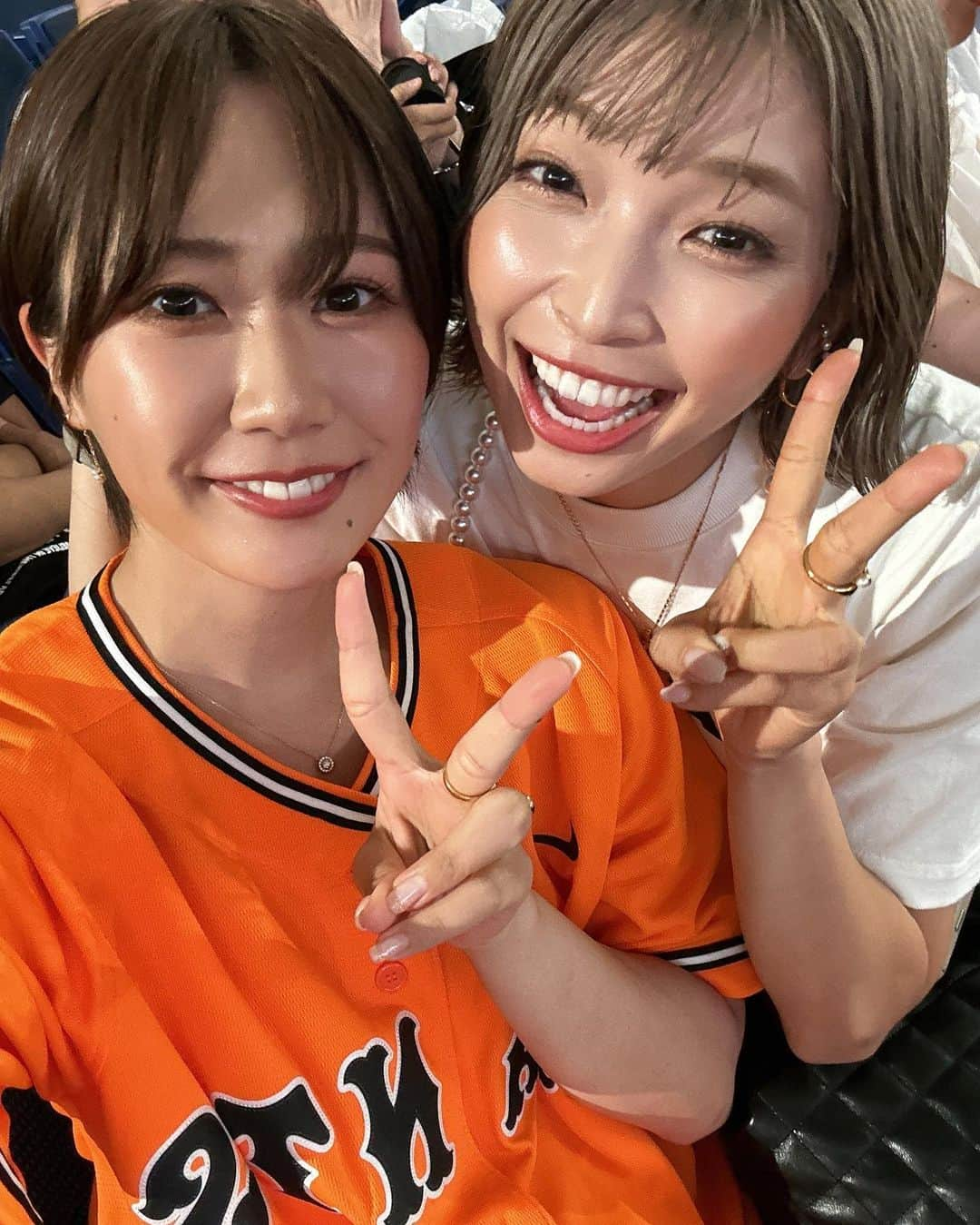 藤澤響花さんのインスタグラム写真 - (藤澤響花Instagram)「今年一興奮した夜🏟️💥💥 バイトするならエントリーナイターに相応しい熱い試合でした🔥 何度も来ている東京ドームで自分の顔が大きな広告になる日が来るなんて…😢  たくさんの方に会場でお声がけ頂いたのも嬉しかったです☺️💓  同じくエンバサダーのみなみちゃんとお隣席で観戦してきました🧡かわいい🤤  #バイトするならエントリー #エントリー #バイトするならエントリーナイター #スマッちょ君  #読売ジャイアンツ  #ジャイアンツ #熱い巨党  #巨人 #giants  #ジャビット #東京ドーム #tokyodome #野球 #野球観戦  #野球女子  #プロ野球  #東京 #baseball #ɪɴsᴛᴀɢᴏᴏᴅ #japanphotography  #japanesegirl#fff」8月23日 15時57分 - kyoka_fujisawa