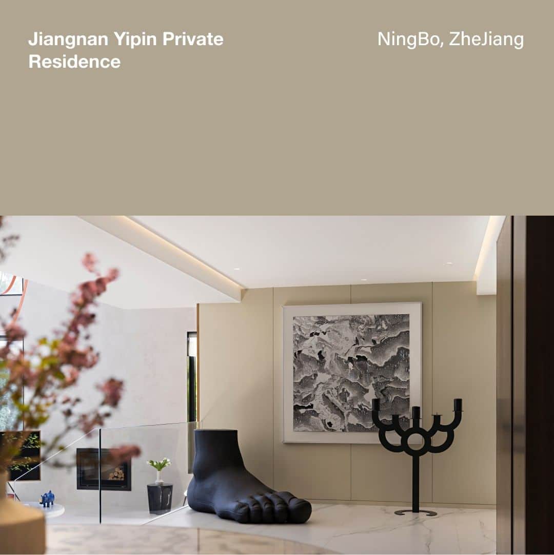 B&B Italiaのインスタグラム：「Jiangnan Yipin Private Residence styled with impeccable taste in furnishings and art collection. Up7 design piece from Serie Up by Gaetano Pesce.  @gaetano.pesce   Space Design Team: QiZhen Design Decoration Styling: RenUno Photographer: JinXiang & RenUno  #bebitalia #design #Zhejiang #China」