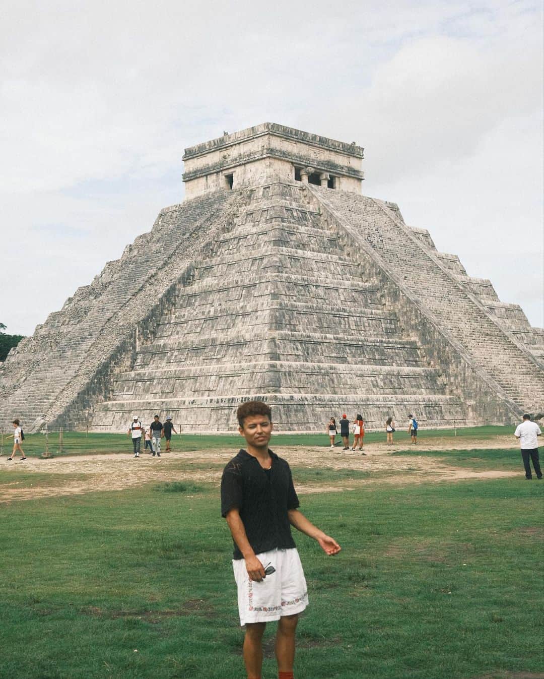 Cody Higaのインスタグラム：「Mexico! Tulum!🇲🇽  初のメキシコに弾丸で参加した2泊3日の旅！  世界遺産のマヤ遺跡や、セノーテなど、たくさんのトゥルムを満喫できて、最高でした。。。  8枚目の海亀は初めて見れて感動。想像以上の迫力で甲羅が全てを語ってくれました🐢  そして、余談ですが先日（たぶん）人生で初めて携帯を無くして、思い出の写真がすべて消えたと思っていたら、iCloud様がすべての写真をバックアップしてくれてました。 iCloudにも感謝の気持ちでいっぱいです🙏 みんなも旅行中の大切な思い出を失わないように、気をつけてください🫡  今回、一緒に旅をお供した皆様、本当にありがとうございました！！！  #マジカルな旅　#メキシコ」