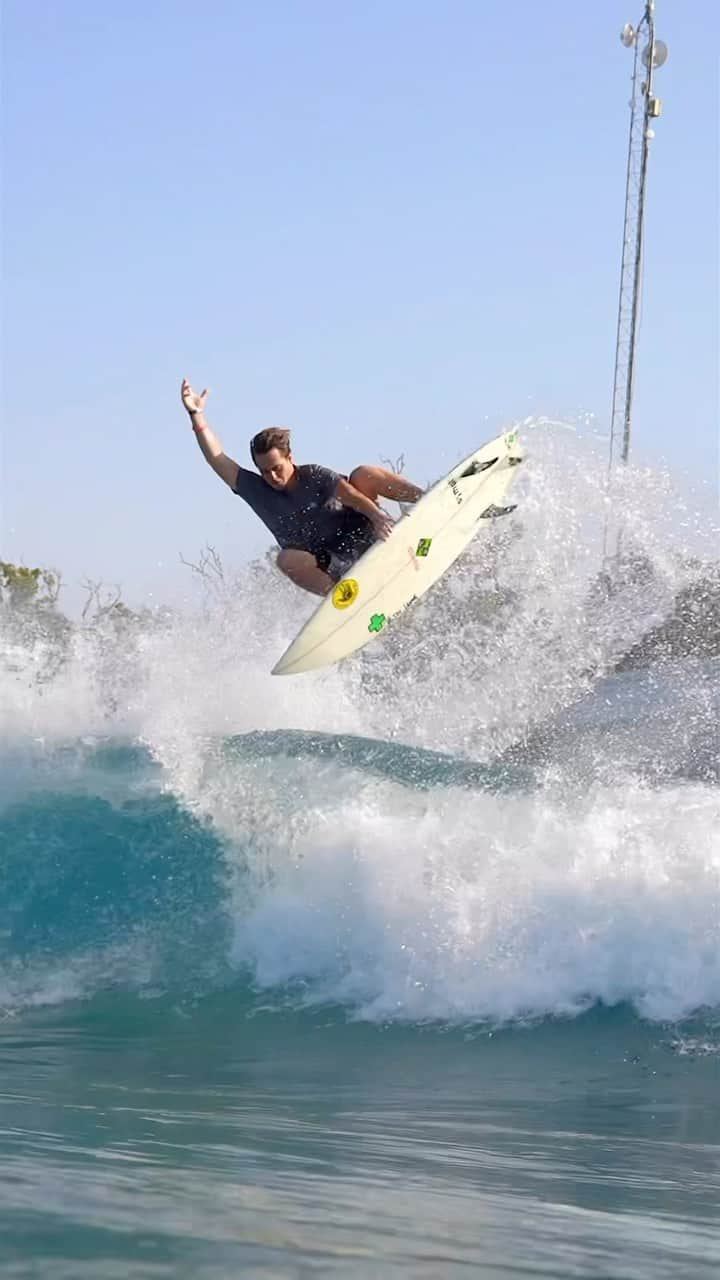 ボディーグローブのインスタグラム：「Waco and new @bodyglove board shorts!!   Film/Edit: @shane.kreutzer」