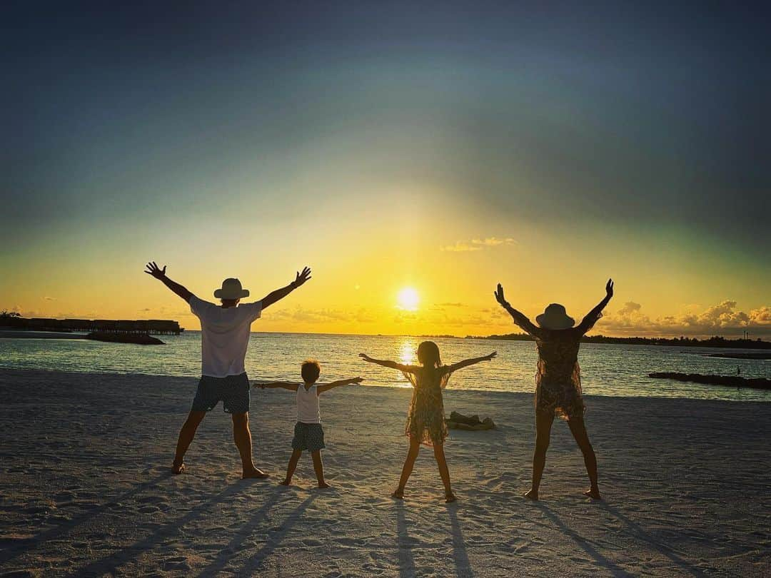 リッカルド・モントリーヴォのインスタグラム：「There’s no other place I’d rather be. 👱🏼‍♂️🧒🏼👧🏻👩🏽」