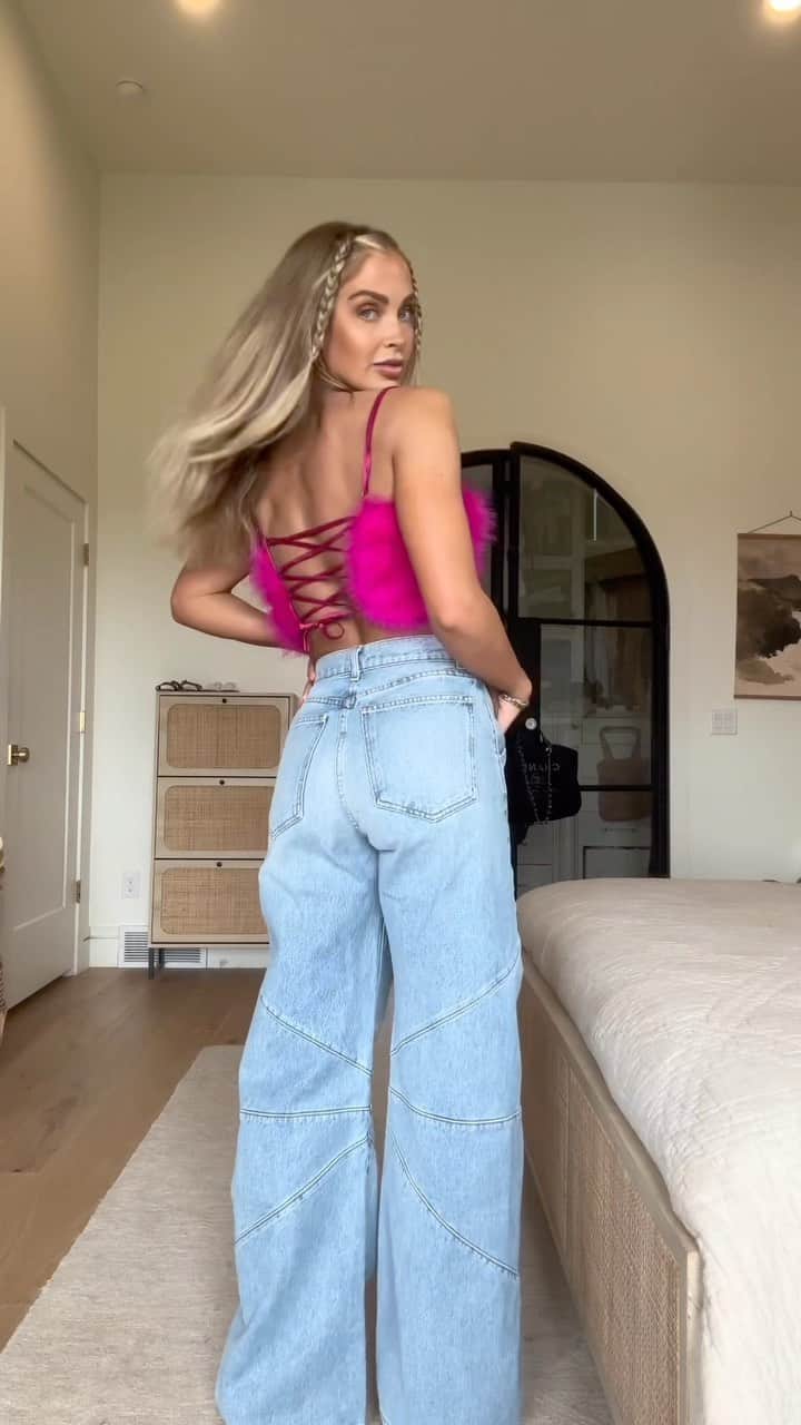 Cara Van Brocklinのインスタグラム：「You guys seemed to love the concert looks inspo board that went up a couple of days ago, so here is a full try on of a few more options!! I’m still trying to pick my fav to wear to @beyonce which may or may not include some silver 😏…what’s your fav?! https://liketk.it/4h2FB #beyonce #beyoncerenaissance」