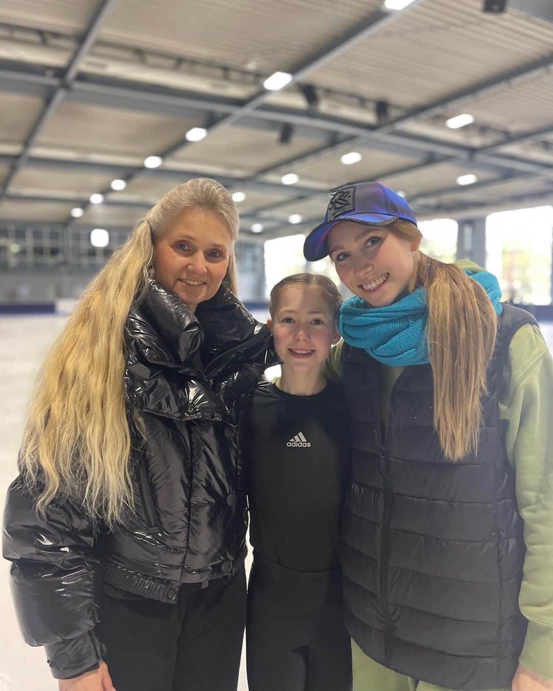 アンジェリーク・アバチキナのインスタグラム：「This Spring I had the chance to do collaborations with amazing teams and athlete , and build their new programs for this coming season 🤗🔥💪🏼  Can’t wait to see them compete !  Good luck for everyone 😘😘😘  #figureskating #figureskater #coach #programs #choreo #choreography #dance #dancing #фигурноекатание #фигуристы #танец #хорео #хореография #collaboration #work」