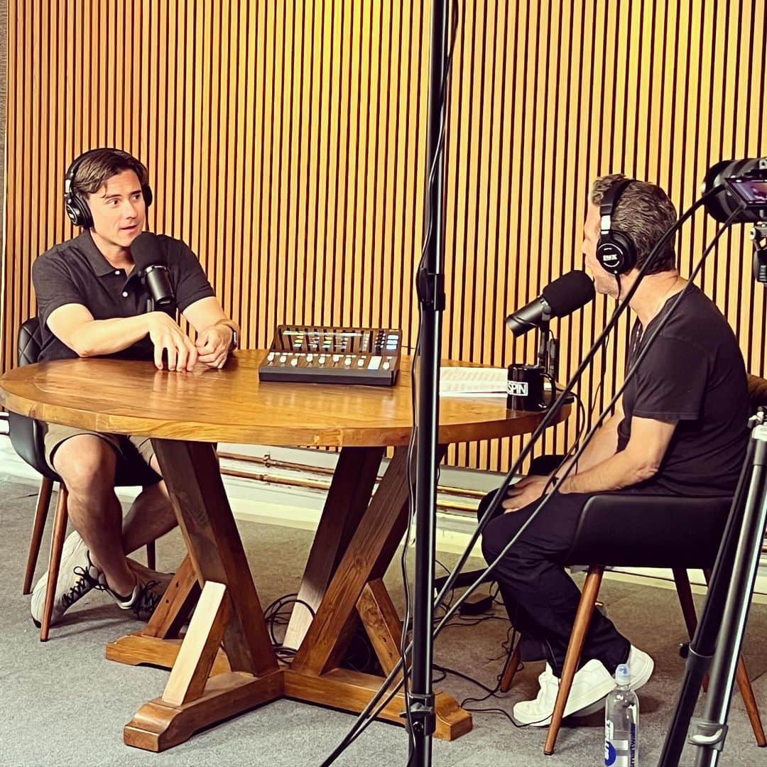 scottlippsさんのインスタグラム写真 - (scottlippsInstagram)「One of my desert island discs - “Bleed American” @jimadkins of @jimmyeatworld stopped by today before their show with @manchesterorchestra @summerstage love this band- great conversation to come @spinmag @lippsservicepod #jimmyeatworld」8月24日 1時50分 - scottlipps