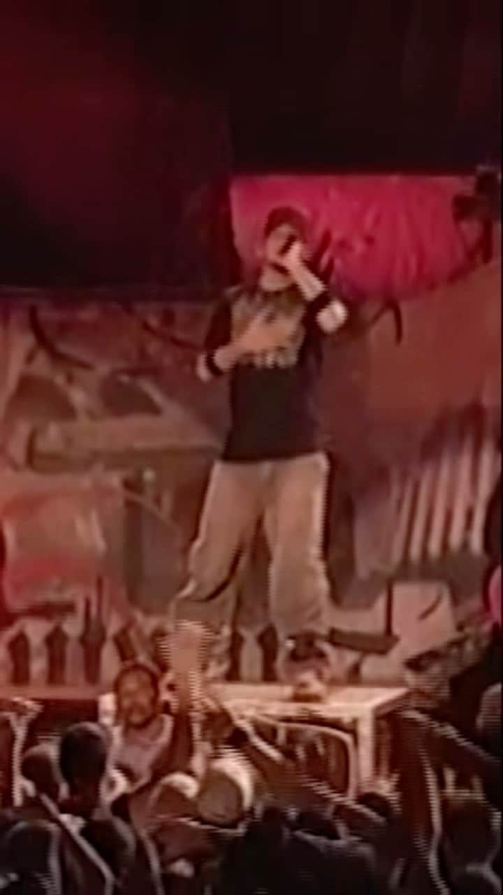 リンキン・パークのインスタグラム：「It’s Goin’ Down - feat. Mike Shinoda (@m_shinoda) and Mr. Hahn (@mrjoehahn) of Linkin Park. #LiveInDenver 2004」