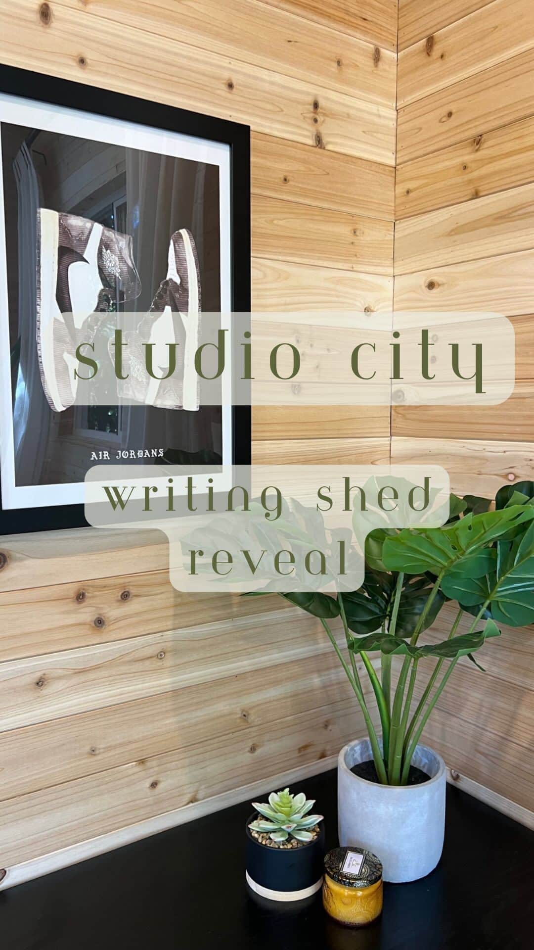 ジョーディン・テイラーのインスタグラム：「What if I told you this space is connected to the primary bedroom via a bridge!? A freaking bridge! 😍   #interiordesign #sheshed #writingshed #office #design」