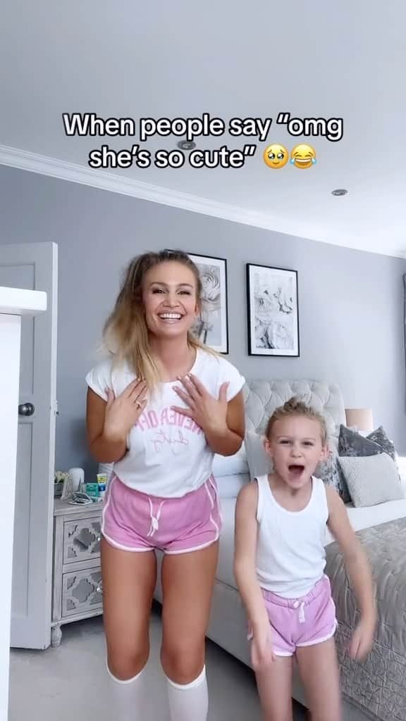 Anna Sacconeのインスタグラム：「This one’s all mine sorry @jonathanjoly 😂👯‍♀️ Also pls ignore the compression socks 🥴🧦 #motherdaughter #motherdaughtertwinning #twinning #momanddaughter #matchymatchy #momof4 #mumof4 #4kidsmama #alessiafrancesca #annasaccone #sacconejolys #momlife」