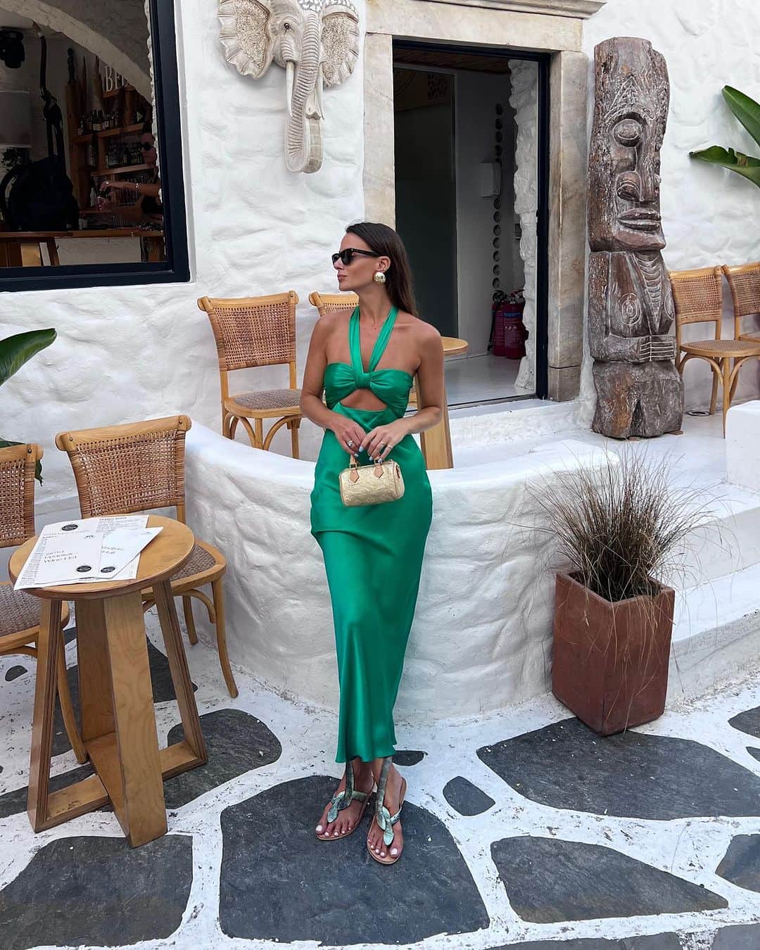 Zina Charkopliaさんのインスタグラム写真 - (Zina CharkopliaInstagram)「1, 2 or 3? #Greece #Naxos #Holiday #Dress #Green」8月24日 2時53分 - zinafashionvibe