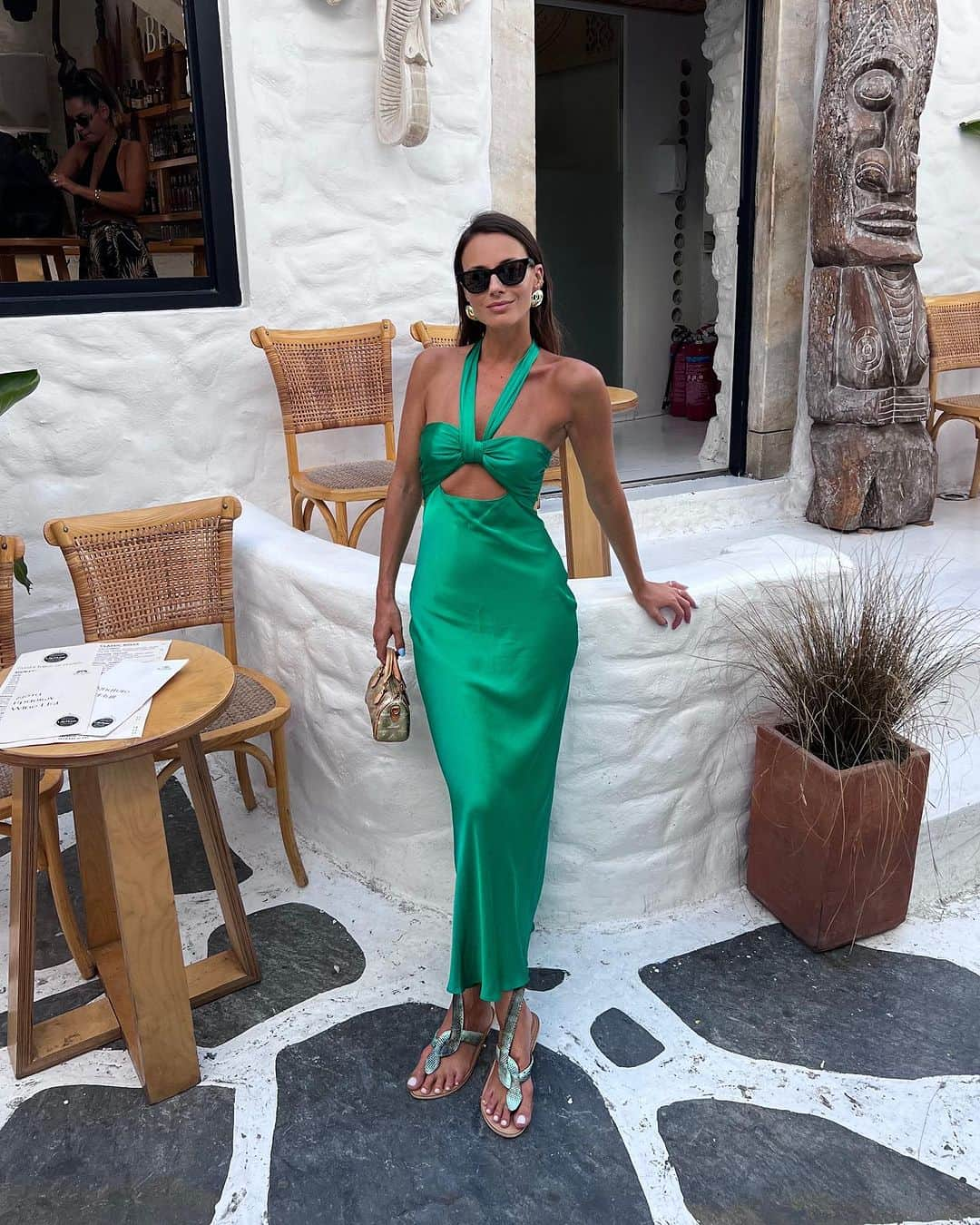 Zina Charkopliaさんのインスタグラム写真 - (Zina CharkopliaInstagram)「1, 2 or 3? #Greece #Naxos #Holiday #Dress #Green」8月24日 2時53分 - zinafashionvibe