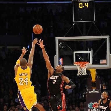 ドウェイン・ウェイドのインスタグラム：「Game. The Great Kobe Bryant. We miss you brother 🐍 ♾️」