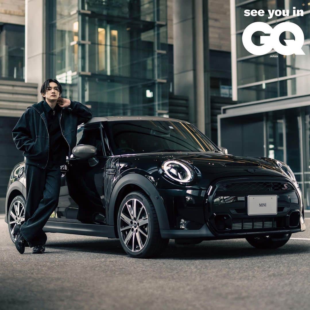 MINI Japanさんのインスタグラム写真 - (MINI JapanInstagram)「MINI Shadow Edition x KEITA MACHIDA    俳優・町田啓太が、特別限定モデル「MINI Shadow Edition」を徹底チェック。 都市の中でひときわ輝きを放つブラックで統一されたスペシャルな1台。  キビキビとしつつ安定感もある走りと、美しい曲線を描くシルエットに「人生の相棒になってくれそう」と、その魅力に惹きつけられていた。    MINI Shadow Editionの詳細はプロフィールのリンクから▲    #MINIJapan #MINIShadowEdition    全文は『GQ JAPAN』をチェック！」8月23日 18時00分 - mini_japan